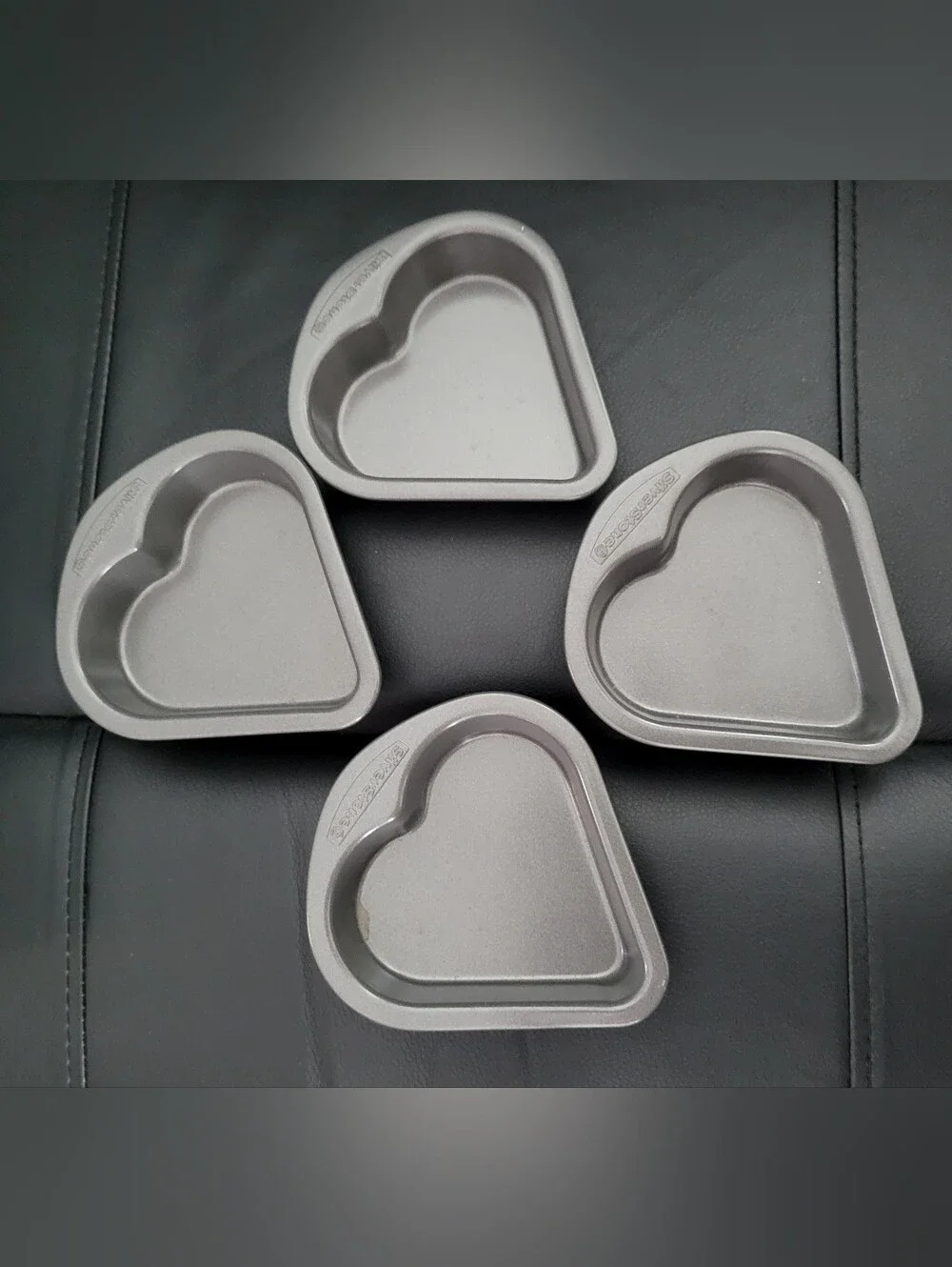 Set of 4 Classic Silverstone Heart-Shaped Baking Pans - Metallic Gray